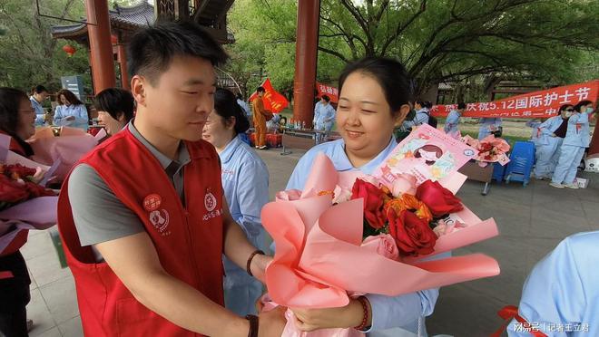 业致敬白衣天使凝聚社会温情凯发app网站沈阳爱心企(图4)