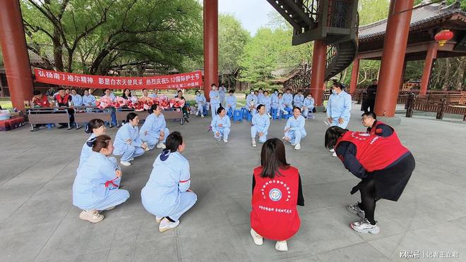 业致敬白衣天使凝聚社会温情凯发app网站沈阳爱心企(图2)