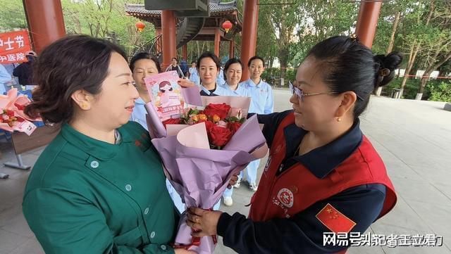 业致敬白衣天使凝聚社会温情凯发app网站沈阳爱心企(图3)
